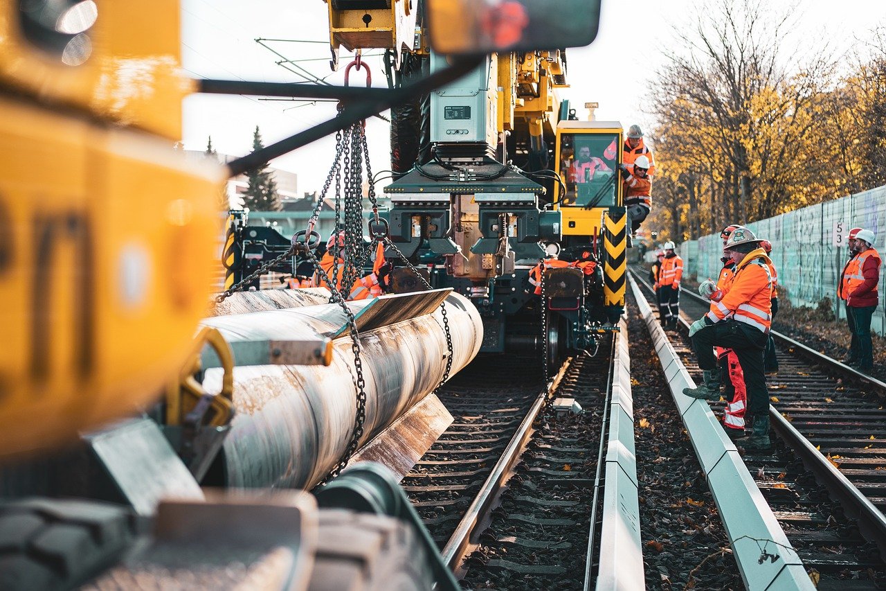 Ochrona i komfort w chłodne dni. Poznaj zalety spodni roboczych ocieplanych